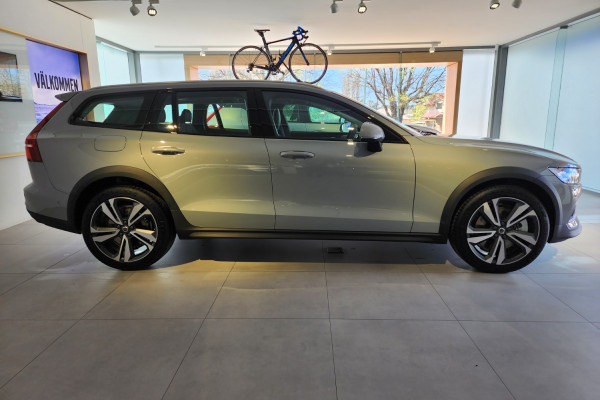 2024 MY25 Volvo V60 Cross Country Z Series Ultra B5 Bright Wagon Image 2