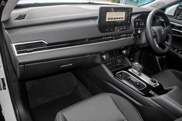2025 Mitsubishi Outlander ZM ES SUV Image 7