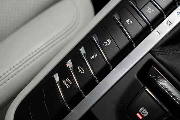 2021 Porsche Macan 95B SUV image 18