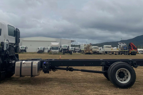 2025 Isuzu FXR 170-355 AT R57 Cab Chassis Image 9