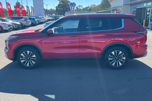 2025 Mitsubishi Outlander ZM LS SUV Image 9