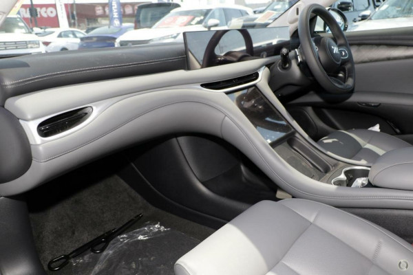 2025 MG IM5 P12L Premium Hatch Image 16
