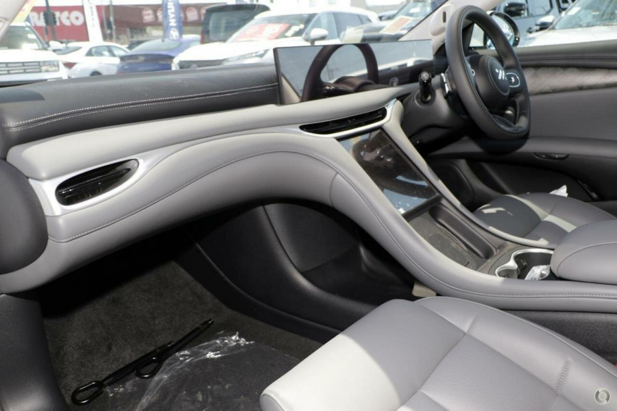 2025 MG IM5 P12L Premium Hatch Image 16