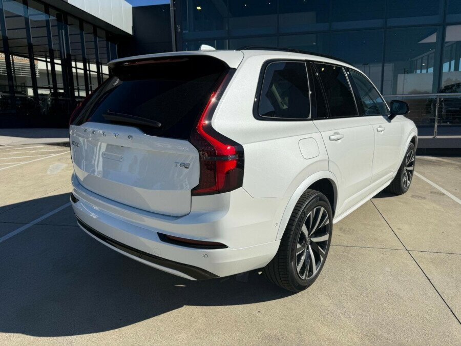 2026 Volvo XC90 L Series Plus T8 Plug-in Hybrid Dark SUV Image 4