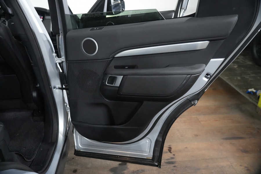 2020 Land Rover Discovery Series 5 SDV6 Landmark SUV Image 34