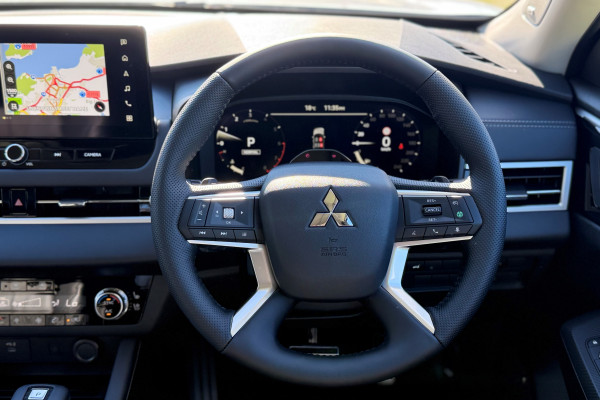 2025 Mitsubishi Outlander ZM Exceed SUV Image 13
