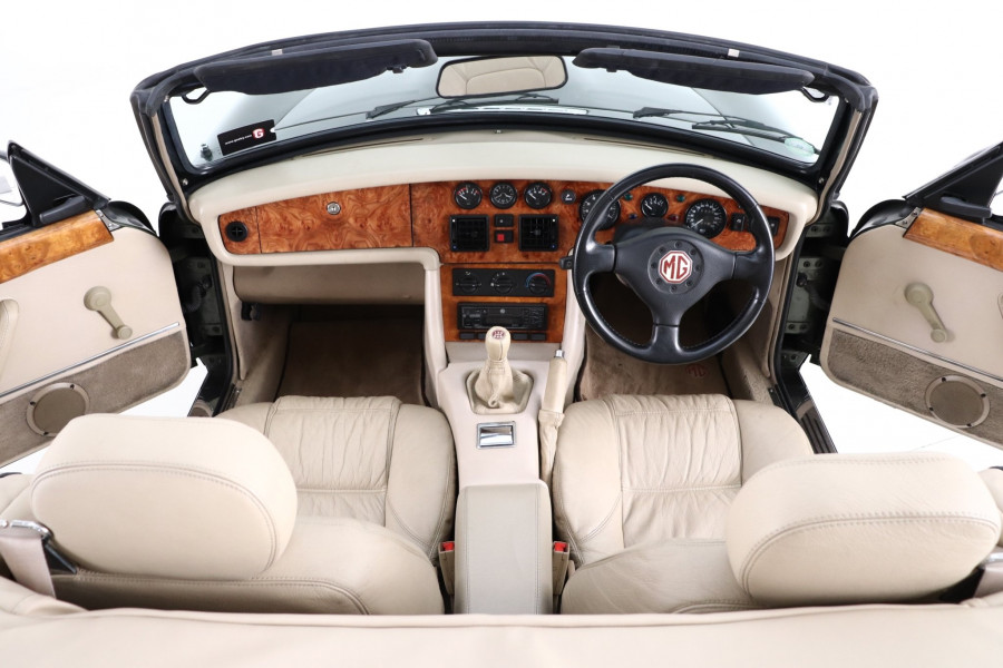 1996 MG RV8 Rover Coupe Image 16