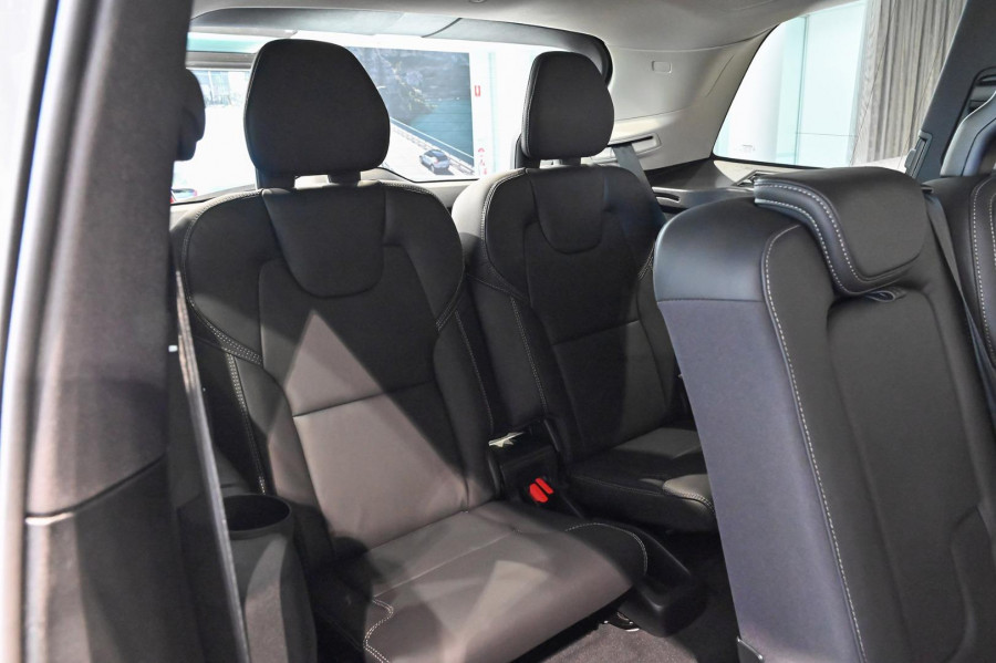 2026 Volvo XC90 L Series Ultra B5 Dark SUV Image 8