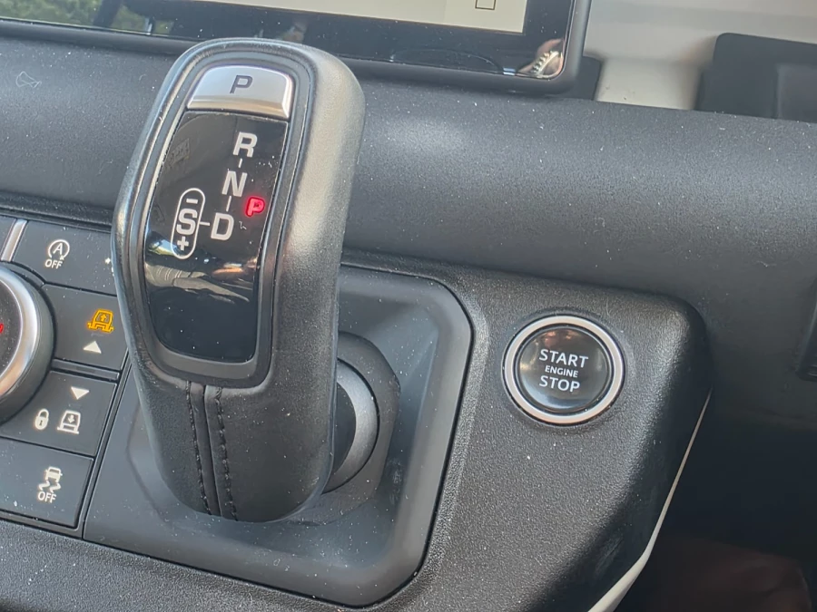 2020 MY21 Land Rover Defender L663 110 D300 SE SUV Image 22