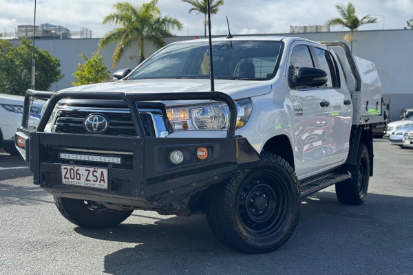 2020 Toyota HiLux  SR Dual Cab Cab Chassis Image 2