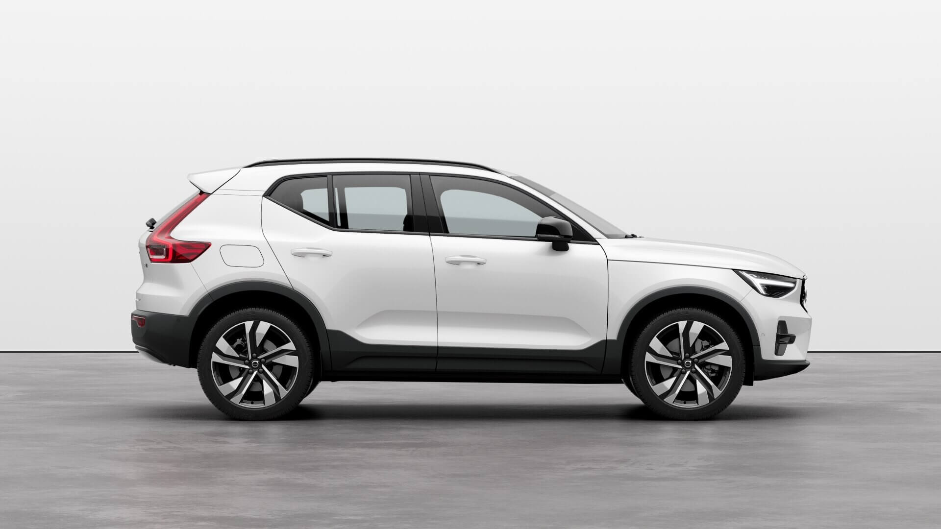 New 2025 Volvo XC40 Ultimate B4 Dark 10940717 Parramatta Sales, NSW