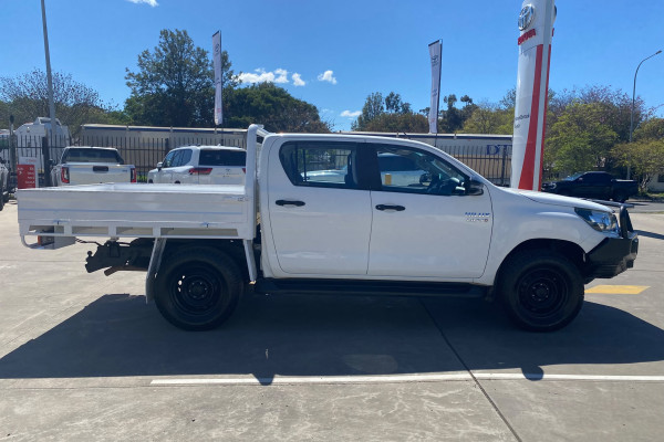 2019 Toyota HiLux  SR Dual Cab Cab Chassis Image 6