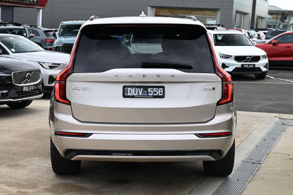 2026 Volvo XC90 L Series Ultra B5 Dark SUV Image 4