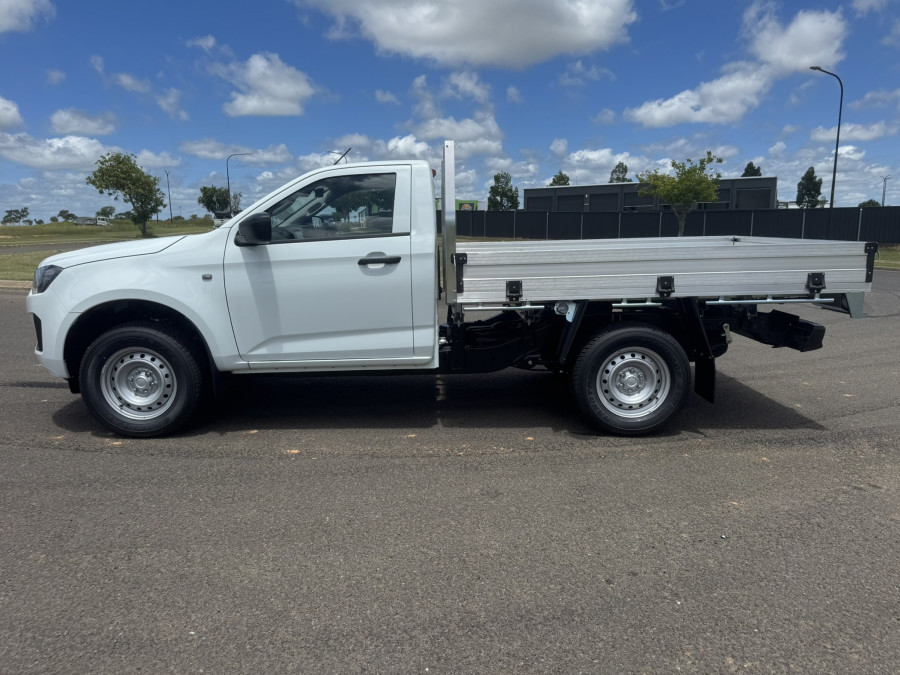 2026 Isuzu D-MAX RG SX Cab Chassis Image 6