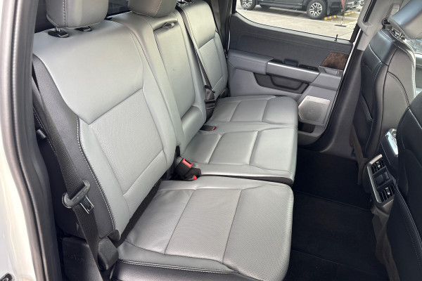 2023 Ford F-150  Lariat Dual Cab Image 11