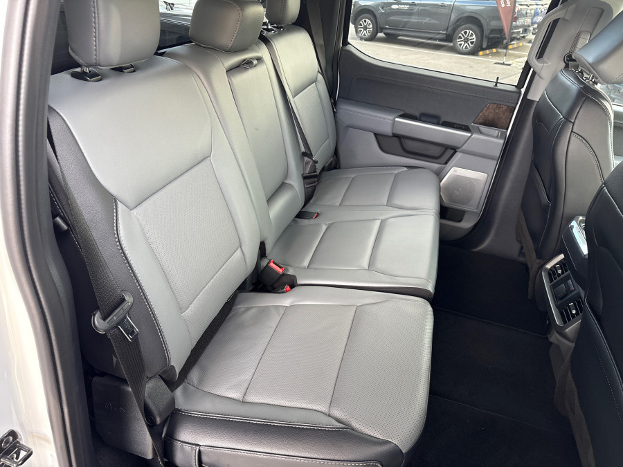 2023 Ford F-150  Lariat Dual Cab Image 11
