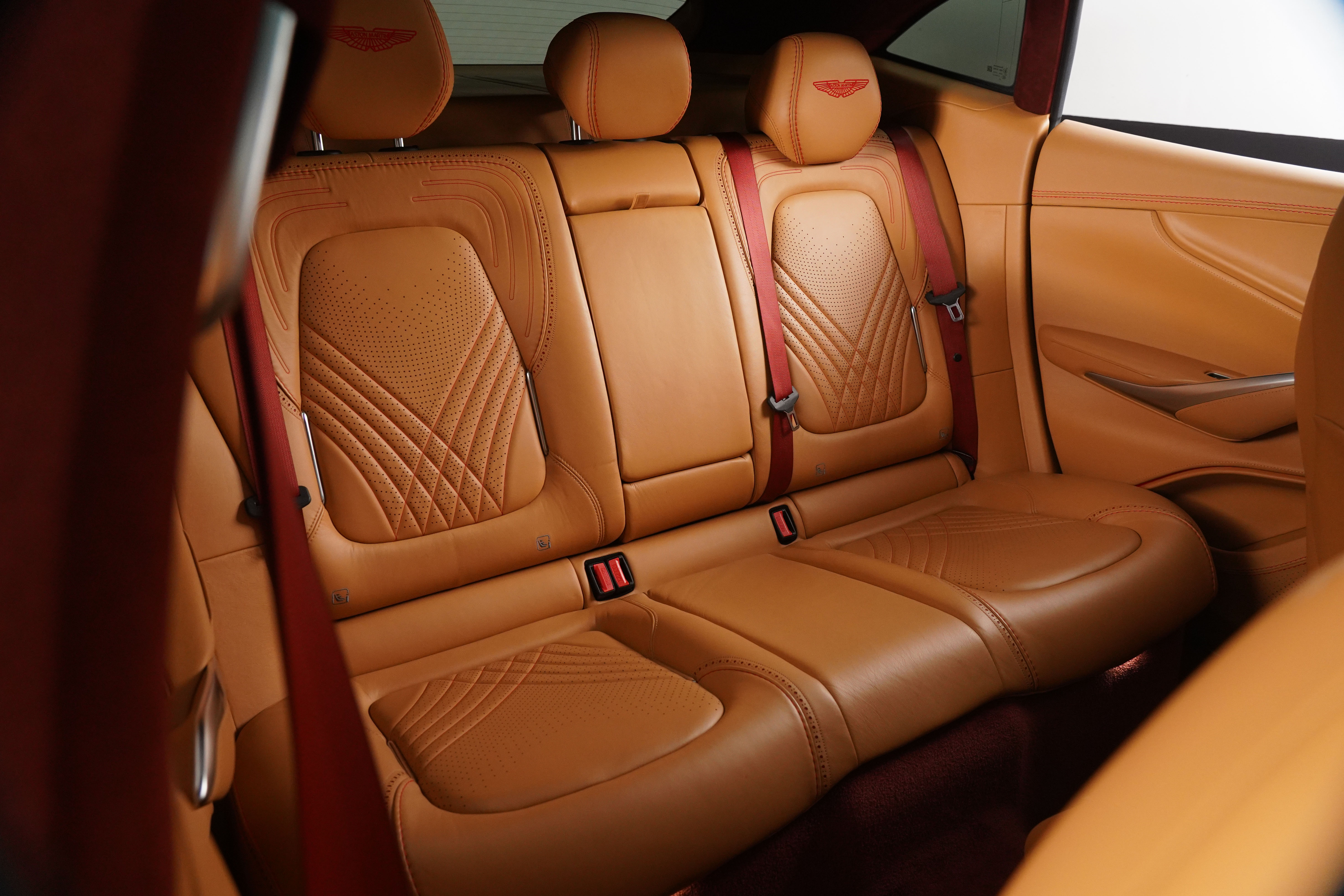 2021 Aston Martin DBX 1913 Edition SUV Image 39