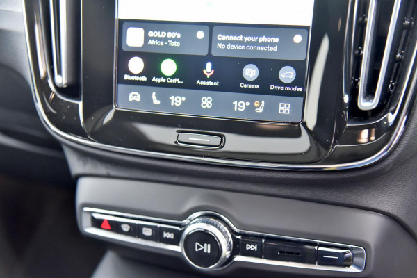 2025 MY26 Volvo XC40 XZ Plus B4 SUV Image 16