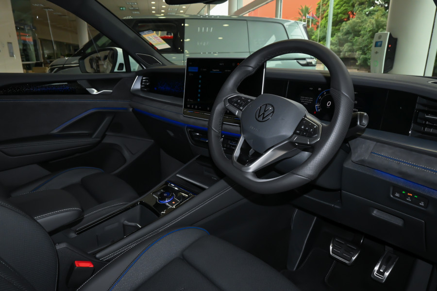 2025 Volkswagen Tayron R4 195TSI R-Line SUV Image 7