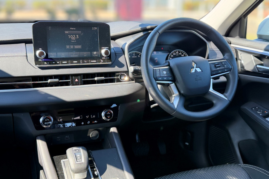 2024 Mitsubishi Outlander ZM PHEV ES SUV Image 12