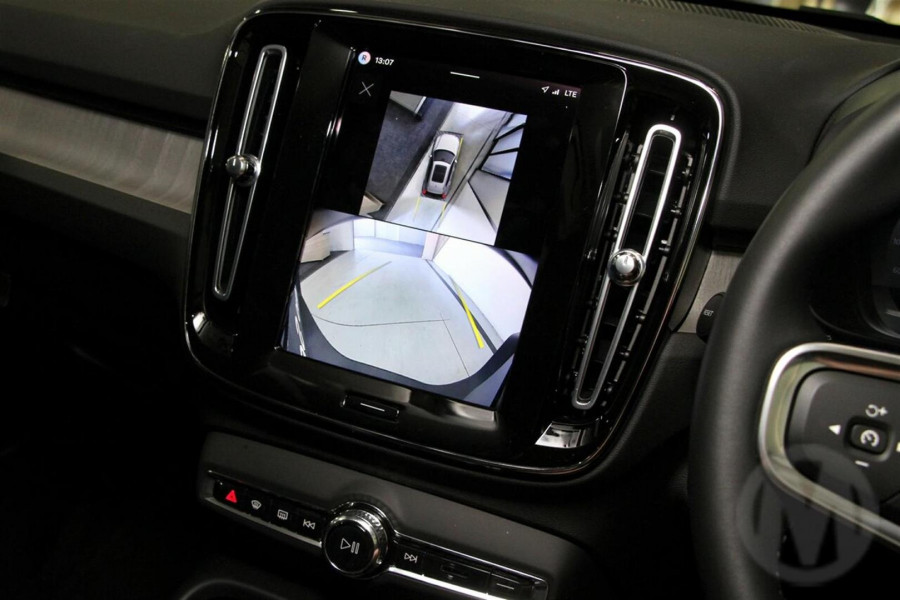 2026 Volvo XC40 XZ Ultra B4 Bright SUV Image 13