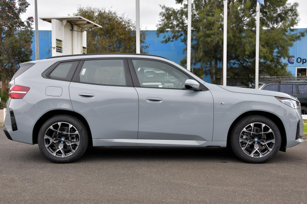2025 BMW X3 G45 20 xDrive SUV image 3