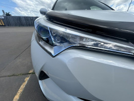 2018 Toyota C-HR NGX10R  SUV image 12