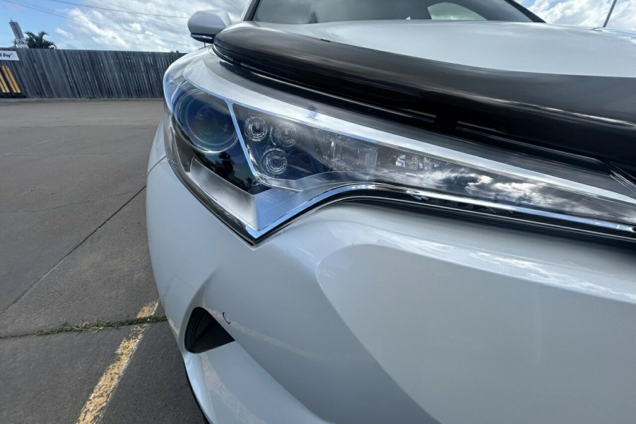 2018 Toyota C-HR NGX10R  SUV Image 12