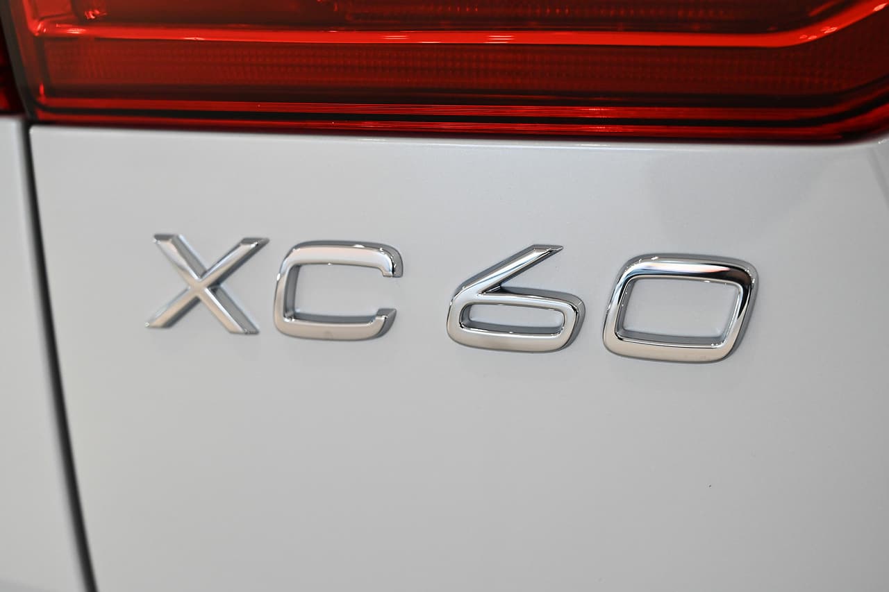 2020 MY21 Volvo XC60 UZ T6 R-Design SUV Image 11