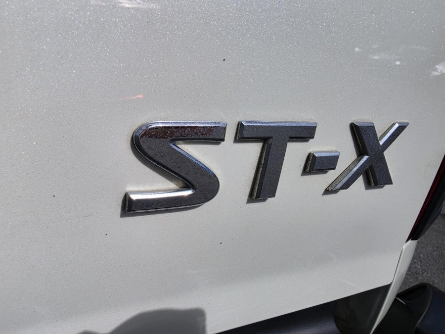 2018 Nissan Navara D23 Series 3 ST-X King Cab Pickup Image 14