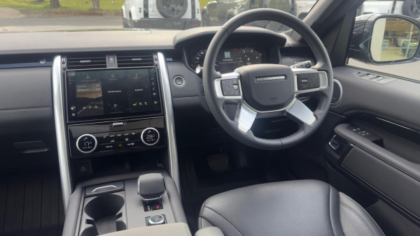 2025 Land Rover Discovery Series 5 D350 S SUV image 11