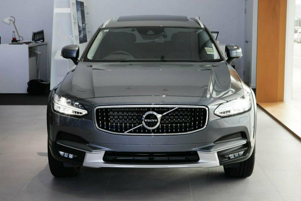 2019 Volvo V90 Cross Country D5 Wagon Image 3
