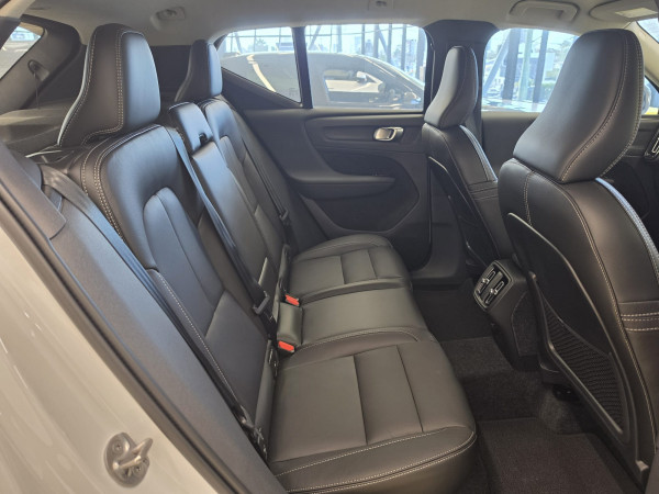 2025 MY26 Volvo XC40 XZ Ultra B4 Dark SUV image 11