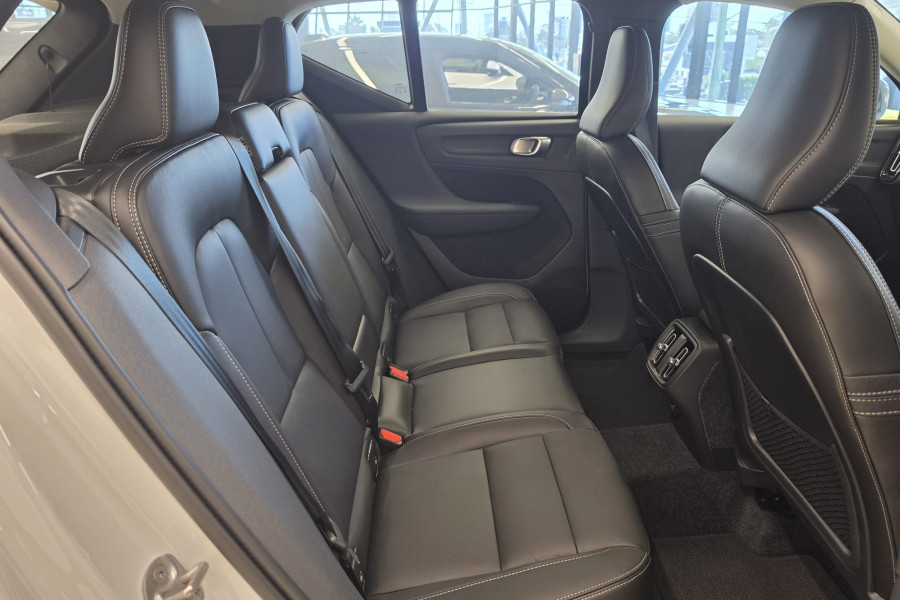 2025 MY26 Volvo XC40 XZ Ultra B4 Dark SUV