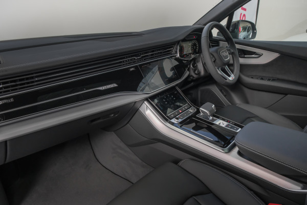 2026 MY25 Audi Q7 4M TDI 210kW S line SUV image 8