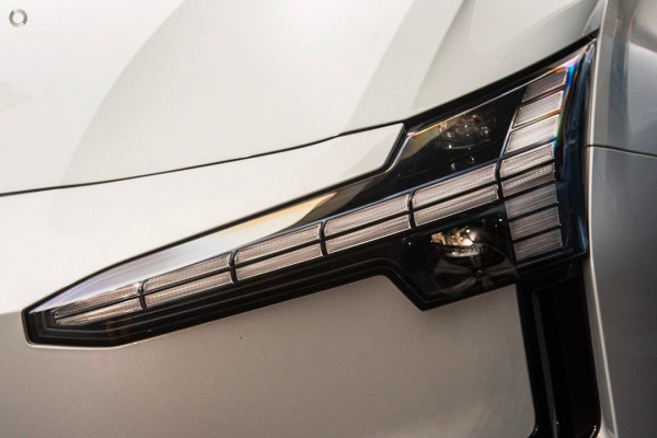 2026 Volvo EX30  Single Motor Extended Range Ultra SUV Image 15