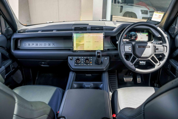 2025 MY25.5 Land Rover Defender L663 110 P635 OCTA SUV image 5