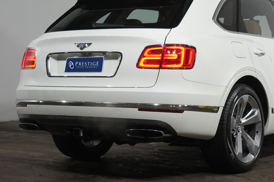 2016 Bentley Bentayga SUV Image 8