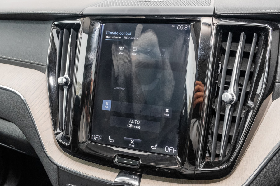 2020 Volvo XC60 UZ T5 SUV Image 16
