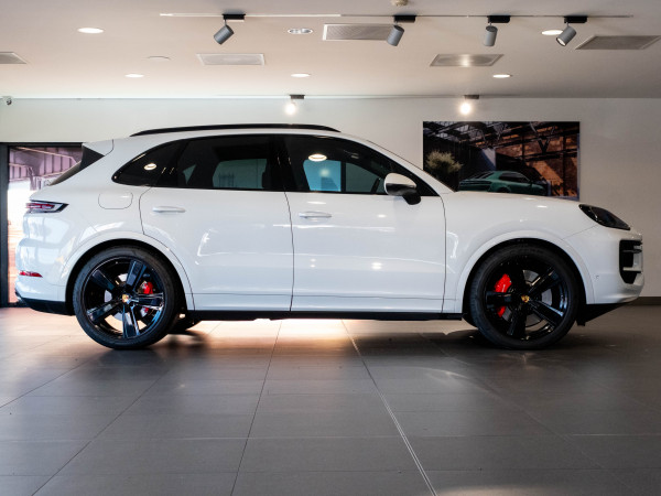 2023 MY24 Porsche Cayenne S SUV image 5