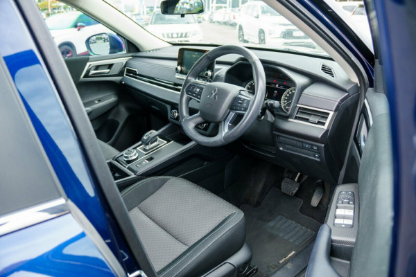 2024 Mitsubishi Outlander ZM ES SUV Image 15