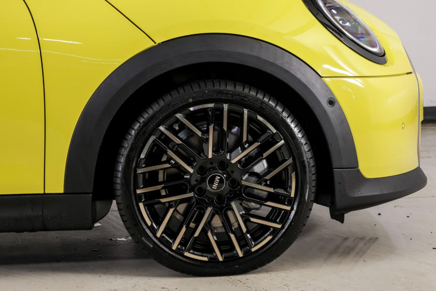 2026 MY25 MINI Cooper F65 C Favoured Hatch