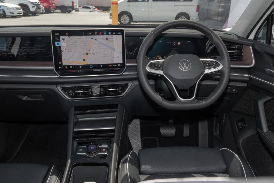 2026 Volkswagen Tayron R4 150TSI eHybrid Elegance SUV Image 7