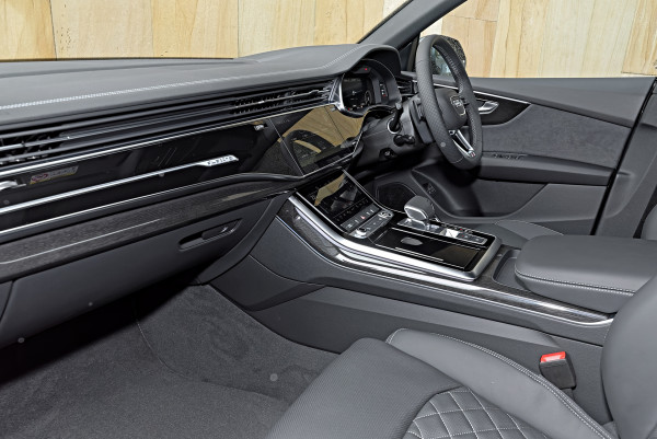 2026 Audi Q8 F1 TFSI e 360kW S line | PHEV SUV image 8