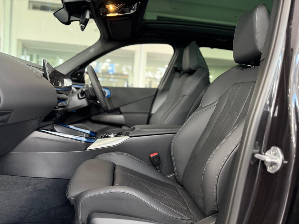 2025 [THIS VEHICLE IS SOLD] image 17