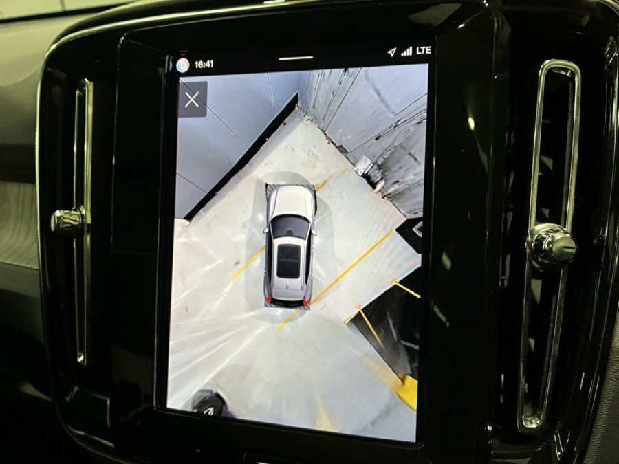 2025 Volvo XC40 XZ Plus B4 SUV Image 14