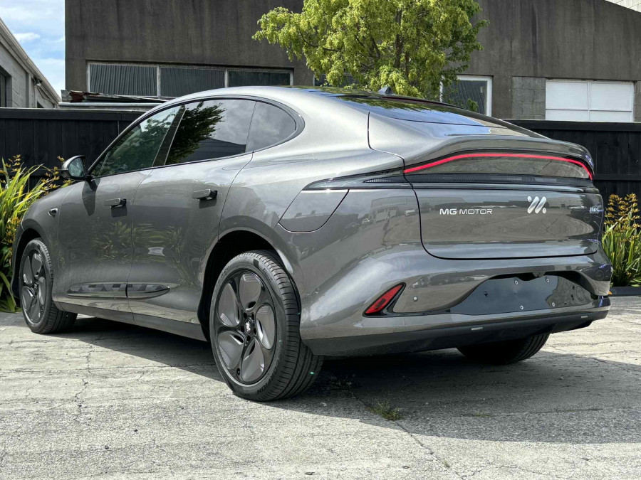 2026 MY25 MG IM6 S12L Premium SUV Image 4
