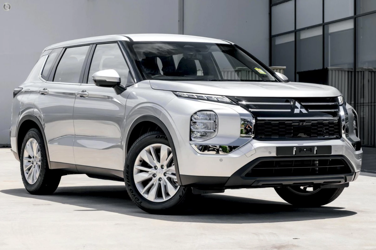 2025 Mitsubishi Outlander ZM ES SUV