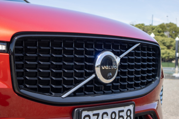 2022 Volvo XC60 T8 RECHARGE PHEV Ultimate SUV Image 4