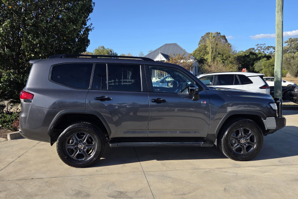 2022 Toyota LandCruiser FJA300R GR Sport SUV Image 6